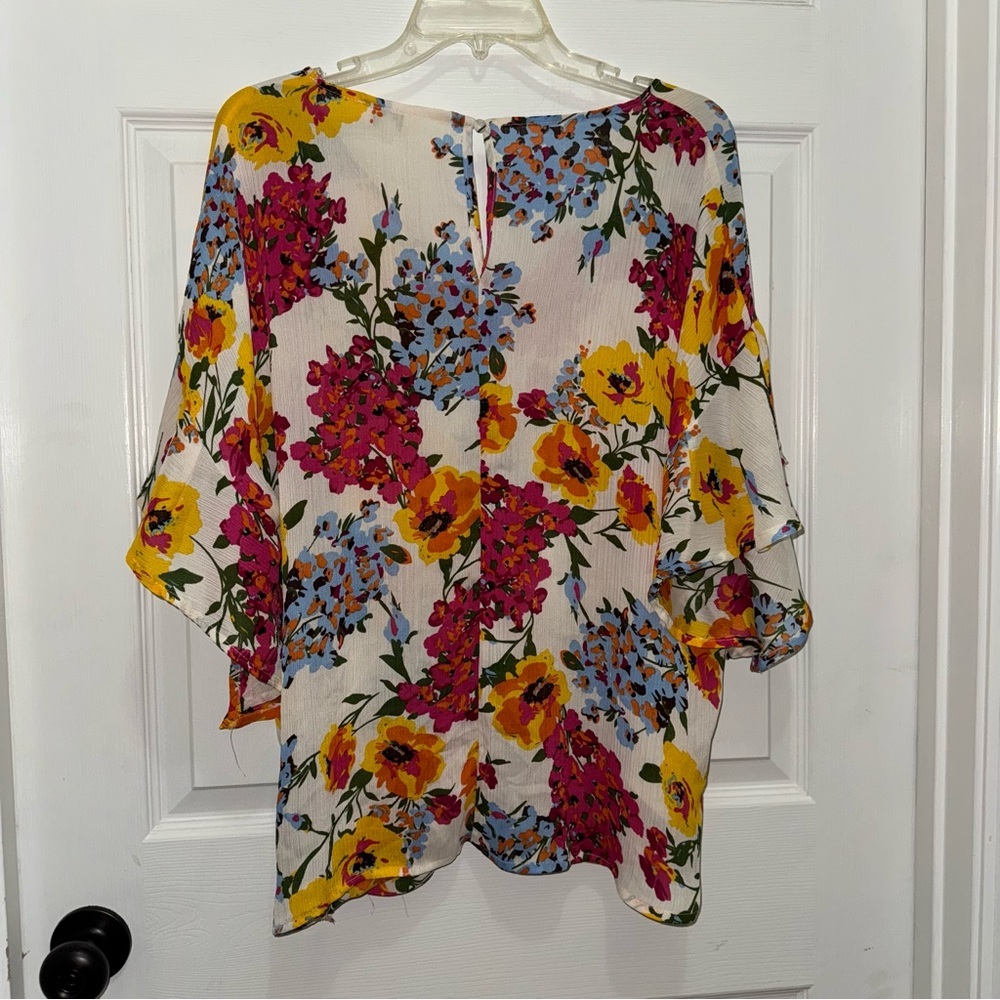 Umgee Multicolor Floral V Neck Wrap Style Blouse with Flutter Sleeve size L - Picture 6 of 7